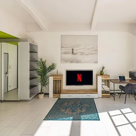Arbeitsplatz - Kueche - Fitness Apartament Lipsk